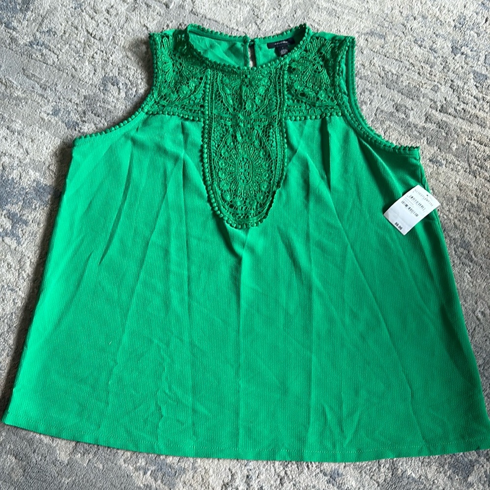 NWT. Halogen Lacy Yoke Crepe Shell Top Large. Beautiful blouse emerald green.